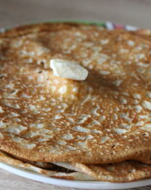 Сладкие блинчики на сметане и сывороточном коктейле Мажитэльк завтраку