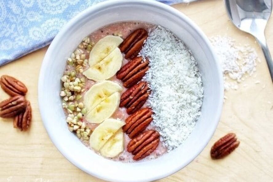 Рецепт бананова-клубничного смузи-боул