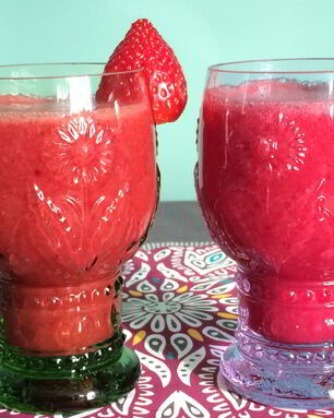 Клубнично-брусничный смузи