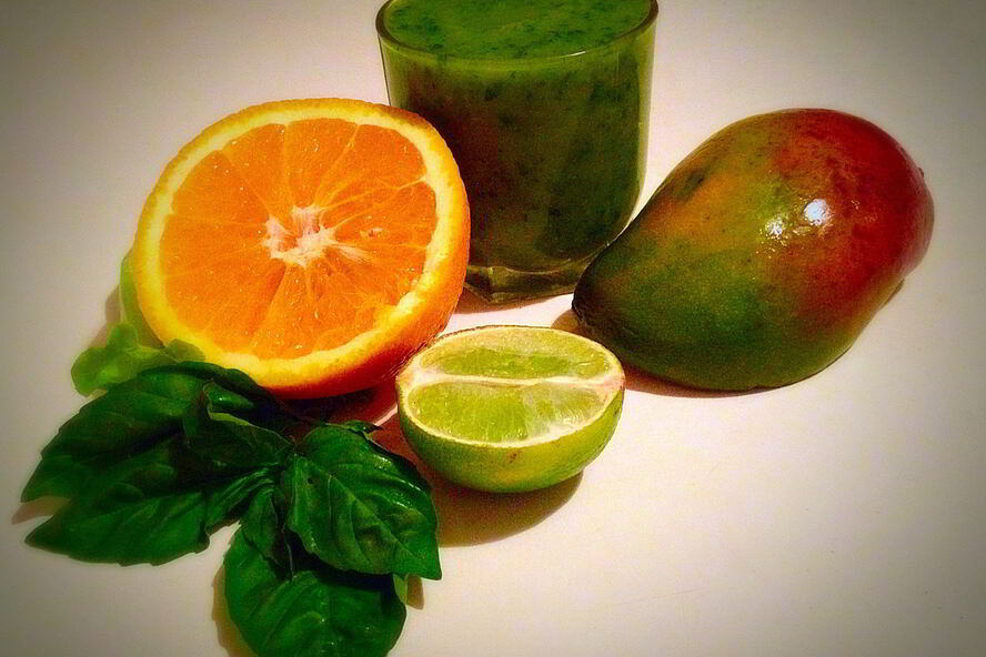 Рецепт мангова-базиликового смузи