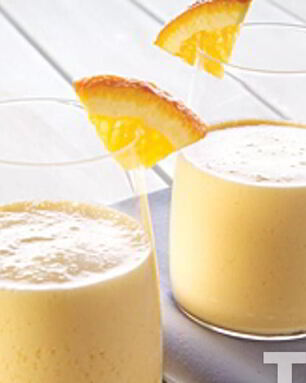 Смузи с фруктами и йогуртом