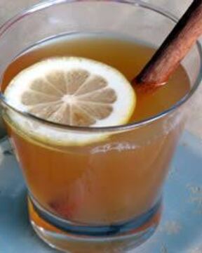 Горячий яблочный сок со специями