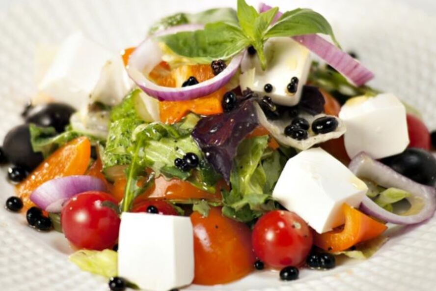 Рецепт греческого салата с бальзамическим жемчугом