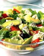 Греческий салат с брынзой и авокадо