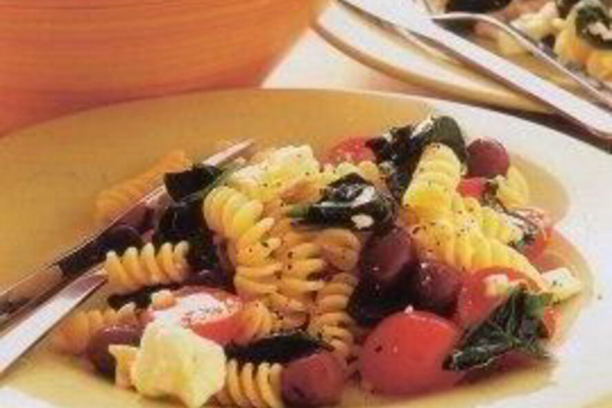 Рецепт греческого салата с макаронами