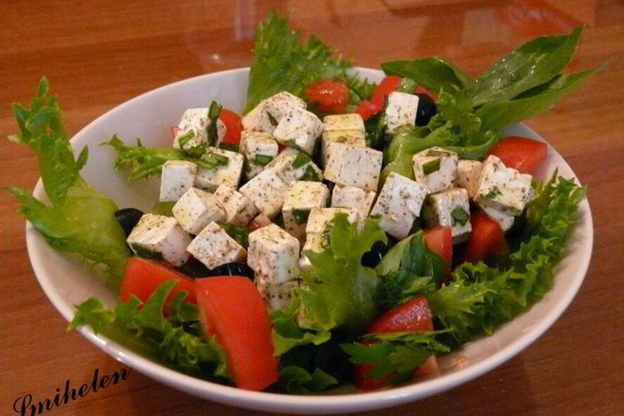 Рецепт греческого салата с маринованным сыром