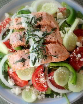 Греческий салат с семгой
