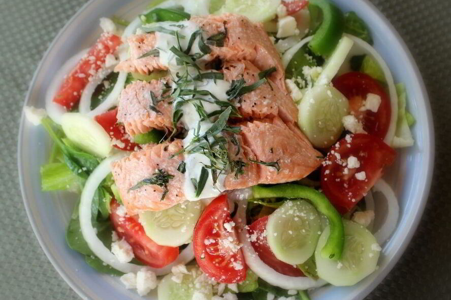Рецепт греческого салата с семгой