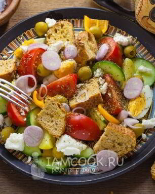 Греческий салат с сухариками