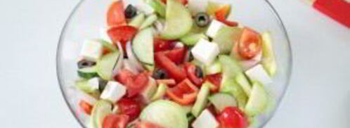 греческий салат с цуккини и помидорами. Шаг 9