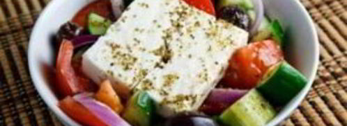 греческий салат с винным уксусом. Шаг 10