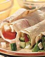 Греческий салат в лаваше