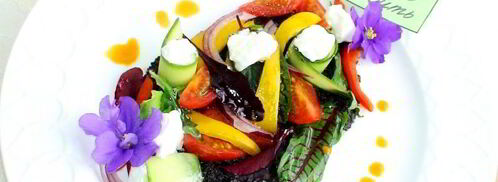 греческий салат в новом стиле с молодой зеленью. Шаг 5