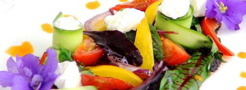 греческий салат в новом стиле с молодой зеленью. Шаг 6