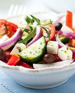 Легкий греческий крестьянский салат