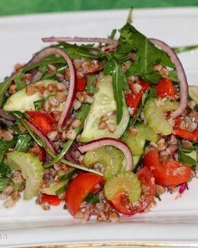 Овощной салат с гречкой