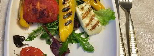 салат-гриль с сыром халуми по-гречески. Шаг 10