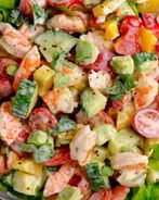 Салат из авокадо с креветками под греческим йогуртом