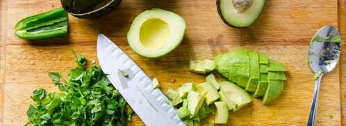 салат из авокадо с креветками под греческим йогуртом. Шаг 3