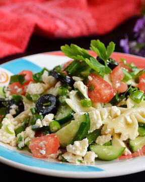 Салат с брынзой по-гречески