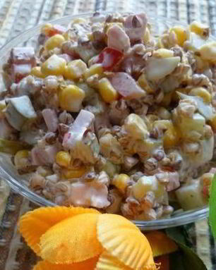 Салат с гречкой и ветчиной