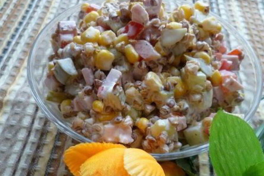 Рецепт салата с гречкой и ветчиной