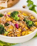 Салат с гречкой, сладким перцем и броколли