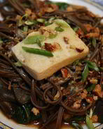 Салат с гречневой лапшой