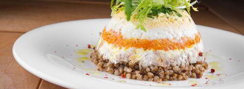 слоеный салат с горбушей и гречкой. Шаг 7