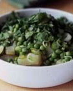 Картофельный салат с горошком и кинзой