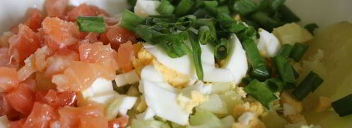 картофельный салат с красной рыбой и икрой. Шаг 5