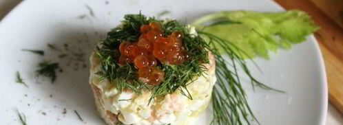 картофельный салат с красной рыбой и икрой. Шаг 8