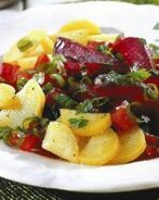 Марокканский картофельный салат со свеклой и маслинами