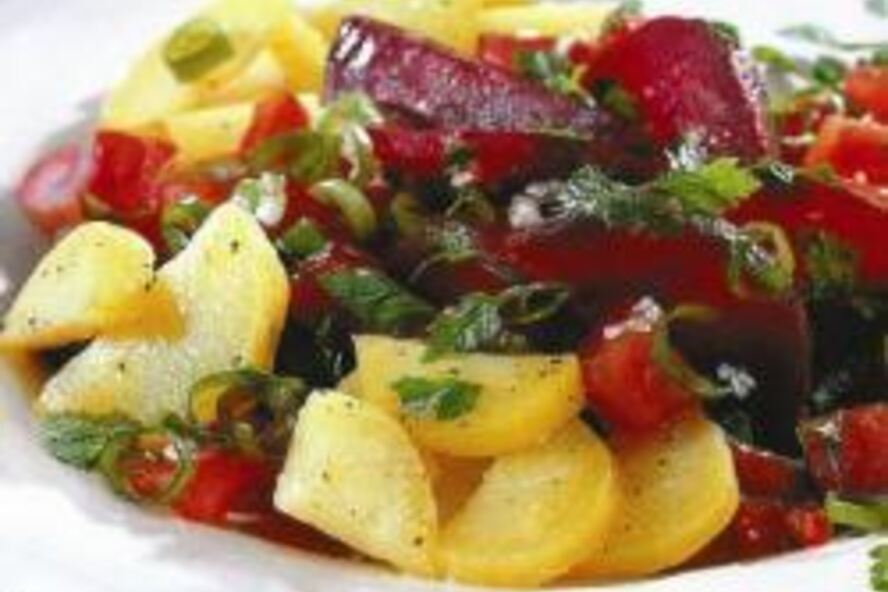 Рецепт марокканского картофельного салата со свеклой и маслинами