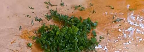 салат из молодого картофеля с редисом и заправкой из феты. Шаг 9