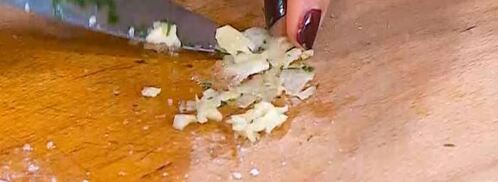 салат из молодого картофеля с редисом и заправкой из феты. Шаг 10