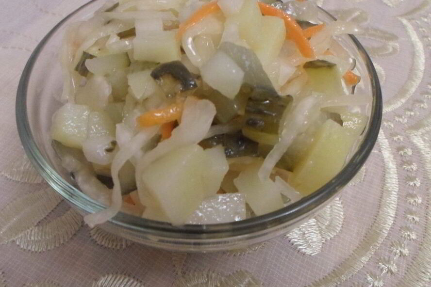 Рецепт салата с картофелем и соленьями