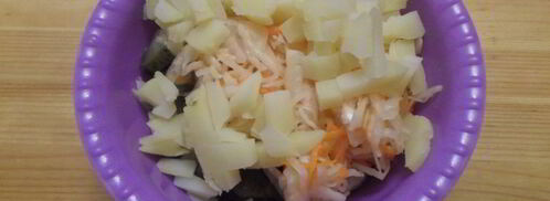 салат с картофелем и соленьями. Шаг 6