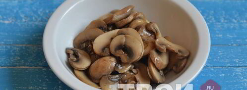 салат с картофелем, шампиньонами и корнишонами. Шаг 3