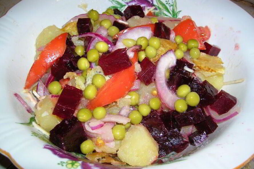 Рецепт теплого картофельного салата с крымским луком