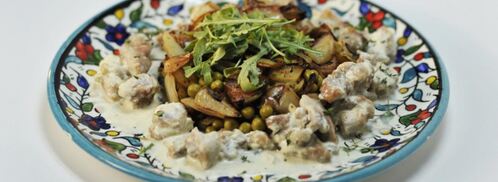 теплый картофельный салат со сливочной курицей. Шаг 5