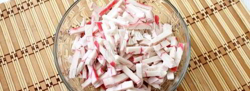 крабовый салат с кальмарами. Шаг 6