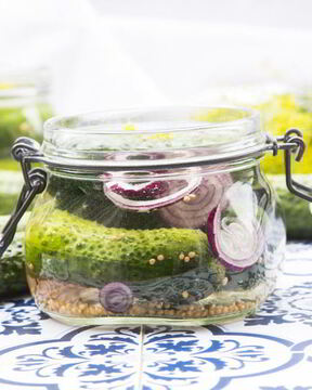 Маринованный салат из огурцов с луком