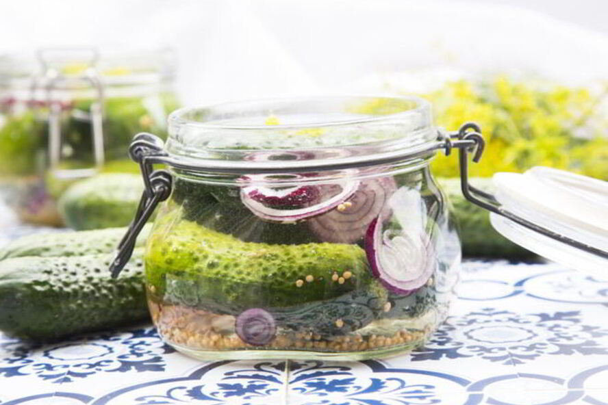 Рецепт маринованного салата из огурцов с луком