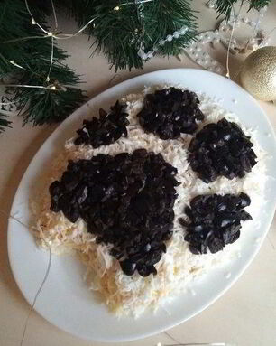 Новогодний салат Собачья лапка