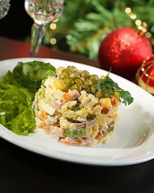 Классический новогодний салат оливье