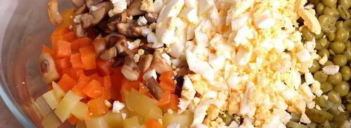 оливье с грибами. Шаг 6