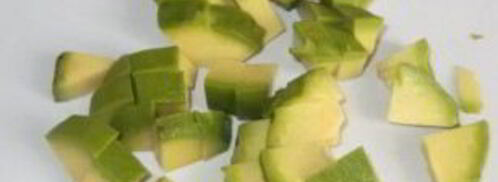 оливье с креветками и авокадо. Шаг 8