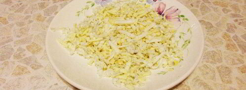 оливье с маринованными грибами. Шаг 3