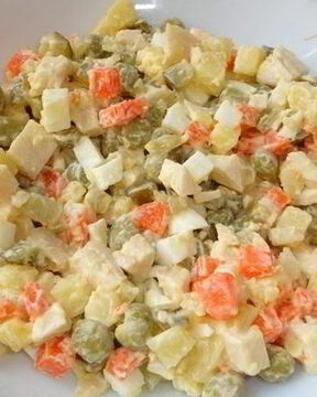 Салат Оливье с кальмарами